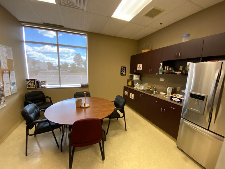 More Photos Of 195 Henry St, Brantford Unknown For Lease