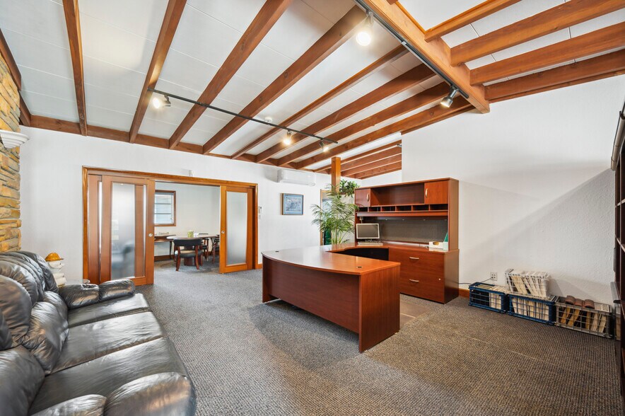 More Photos Of 304 Doris Dr, Lakeland Medical For Sale