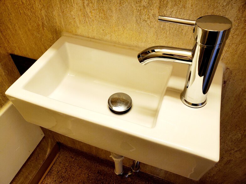 More Photos Of 925 1st Ave, Monte Vista Hotel For Sale