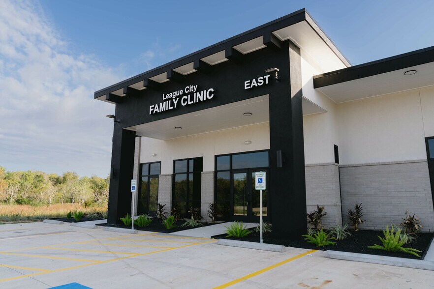 More Photos Of 1930 Highway 3 S, League City Medical For Lease