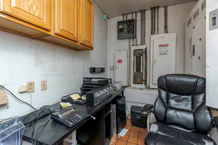 More Photos Of 241 Eastern Byp, Richmond Restaurant For Lease