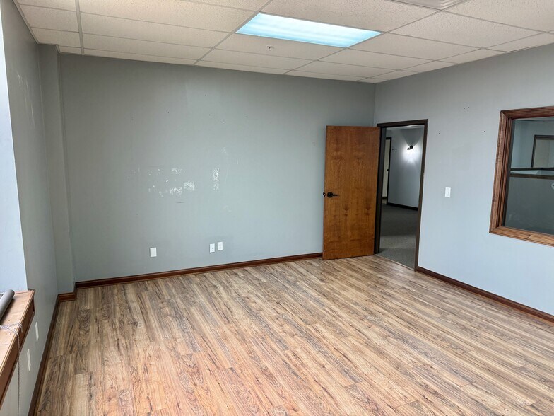More Photos Of 641 Lincoln Way W, Massillon Showroom For Lease