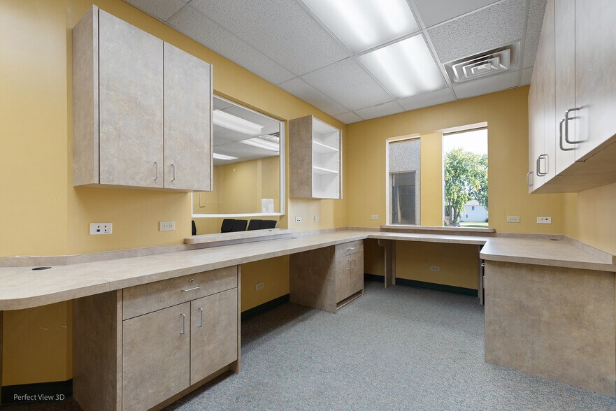More Photos Of 507 W Kendall Dr, Yorkville Medical For Lease