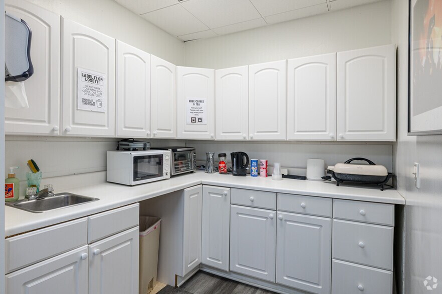 More Photos Of 1417 N Ashland Ave, Chicago Coworking Space