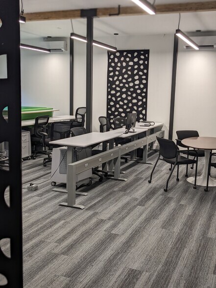 More Photos Of 77 Front St, Danville Medical For Lease