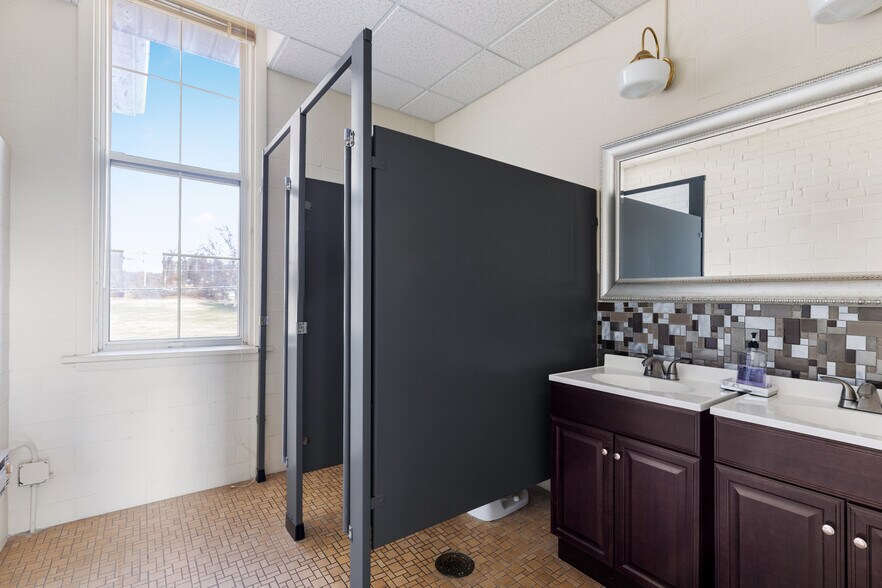 More Photos Of 120 Henry Ave, Manchester Office For Sale