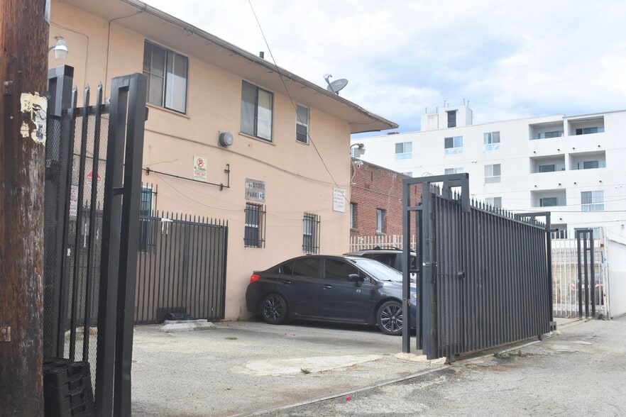 More Photos Of 904 N Western Ave, Los Angeles Storefront Retail Residential For Sale