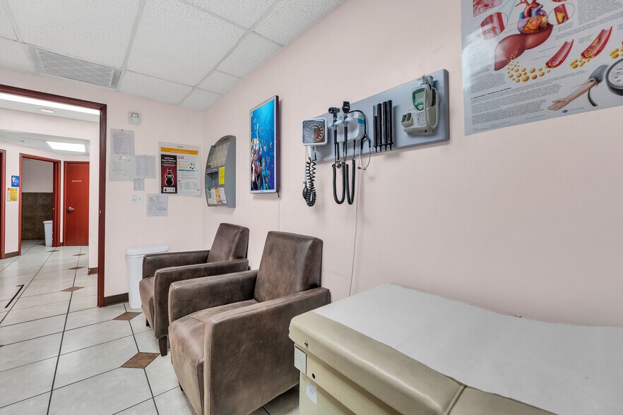 More Photos Of 515 Michigan Blvd, West Sacramento Medical For Sale