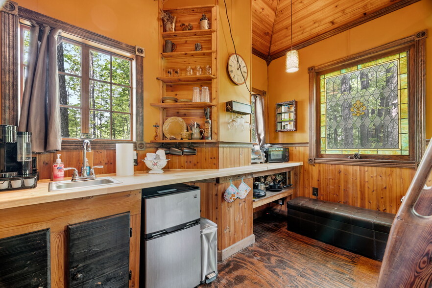 More Photos Of 22468 State Highway 112, Cassville Specialty For Sale
