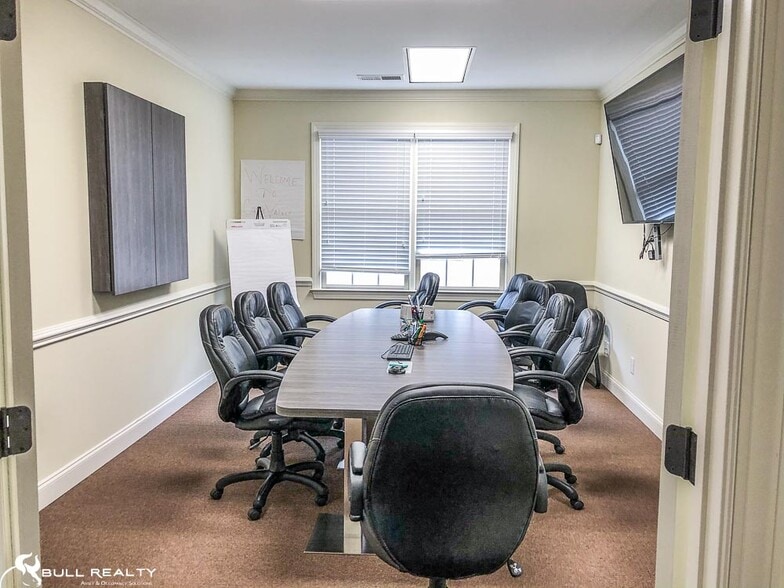 More Photos Of 1905 Woodstock Rd, Roswell Office For Lease