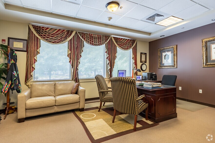 More Photos Of 7446 Covington Hwy, Lithonia Medical For Sale