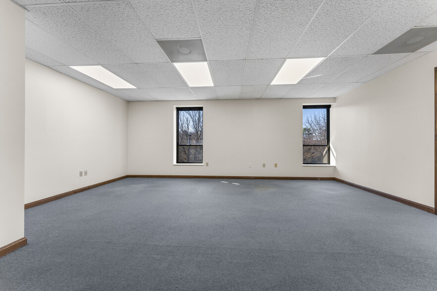 More Photos Of 600 Commerce Dr, Coraopolis Office Residential For Sale