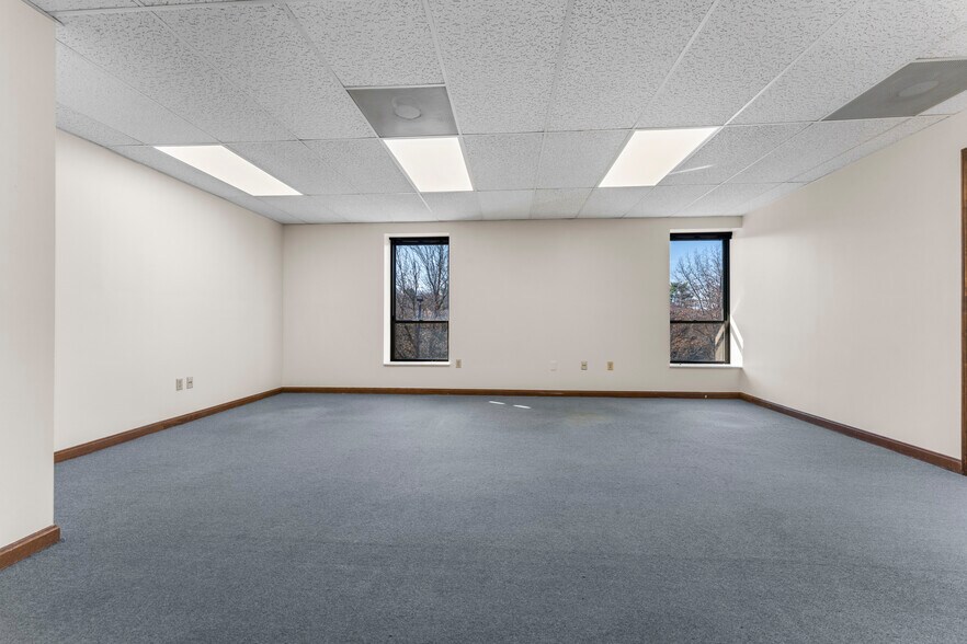 More Photos Of 600 Commerce Dr, Coraopolis Office Residential For Lease