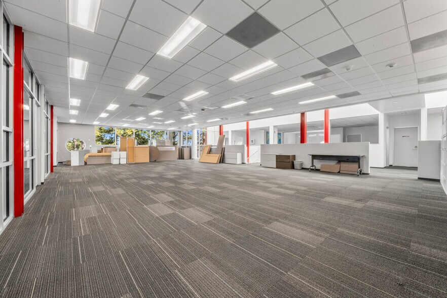 More Photos Of 15635 Jacintoport Blvd, Houston Office For Lease