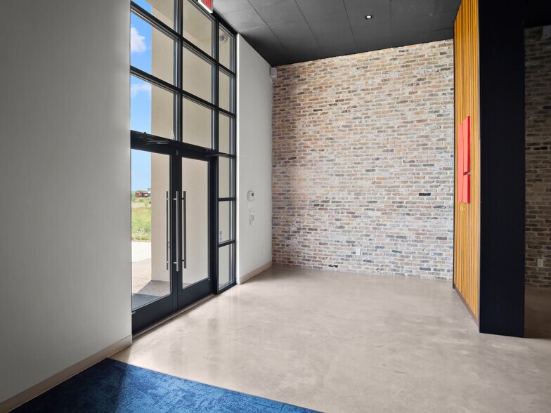 More Photos Of 7010 Rocio Dr, Laredo Freestanding For Lease