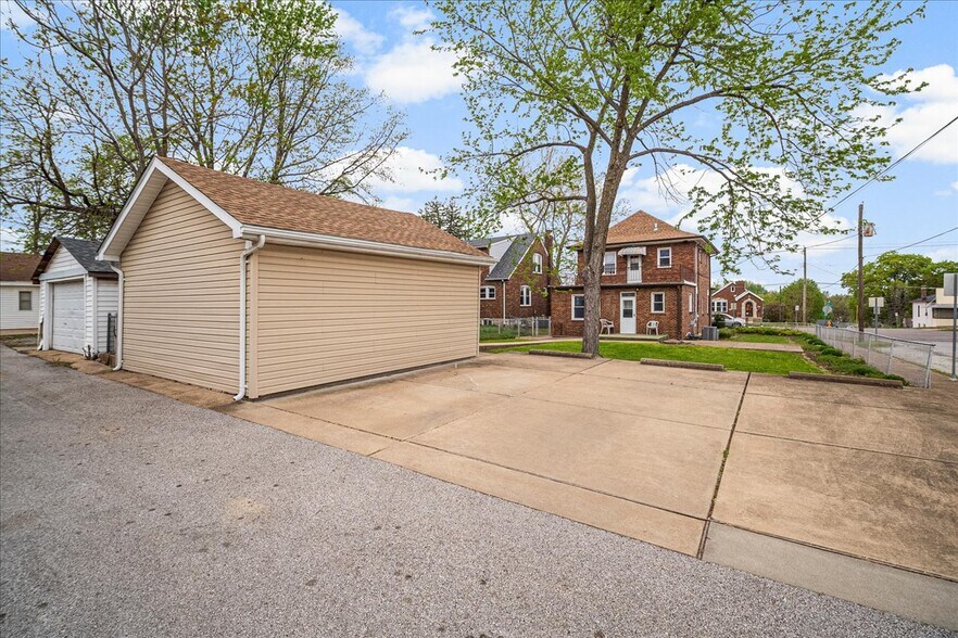 More Photos Of 8700 Gravois Rd, Saint Louis Storefront Retail Residential For Sale