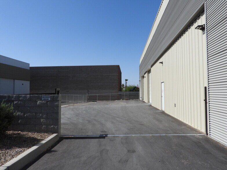 More Photos Of 5470 Stephanie St, Las Vegas Warehouse For Lease