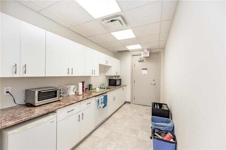 More Photos Of 2904 South Sheridan Way, Oakville Medical For Lease