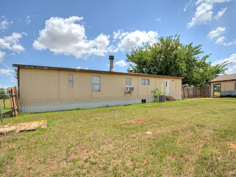 More Photos Of 22514 2930 rd, Kingfisher Industrial For Sale