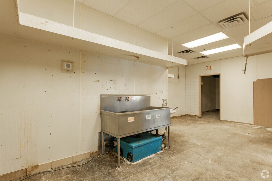 More Photos Of 1431-1527 Rebecca St, Oakville Unknown For Sale