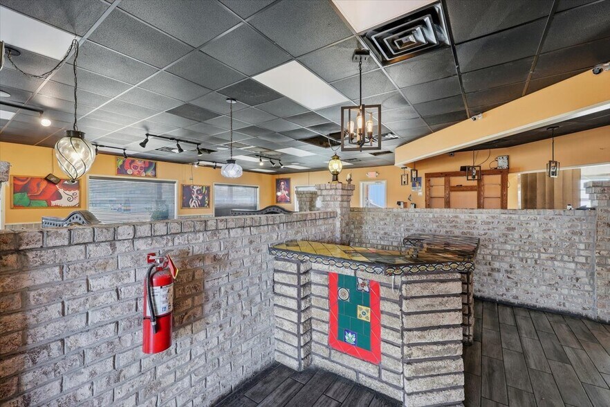 More Photos Of 127 S Pearson Rd, Jackson Fast Food For Lease