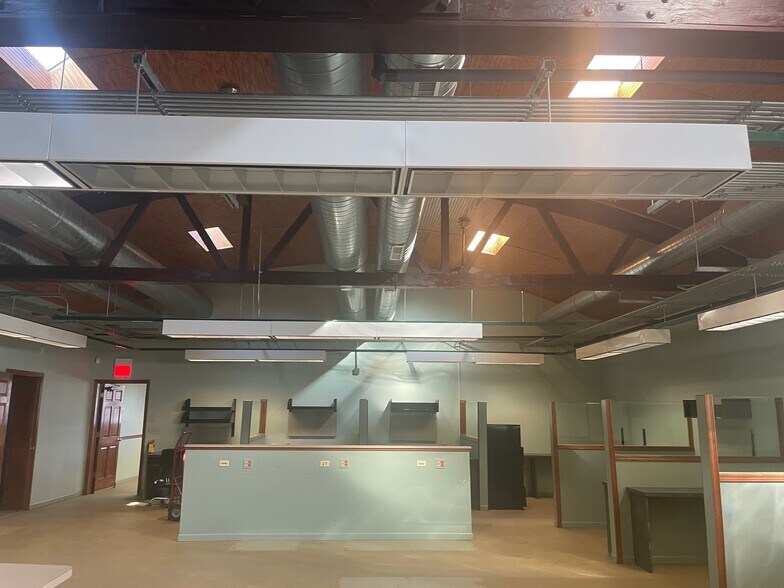 Primary Photo Of 7621-7623 W 63rd St, Summit Argo Storefront For Sale