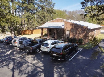 More Photos Of 18421 Old Jacksonville Hwy, Flint Veterinarian Kennel For Sale