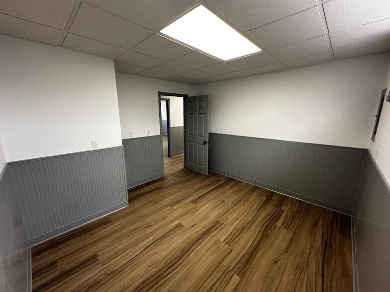 More Photos Of 2852 N Biagio, Ozark Office For Lease