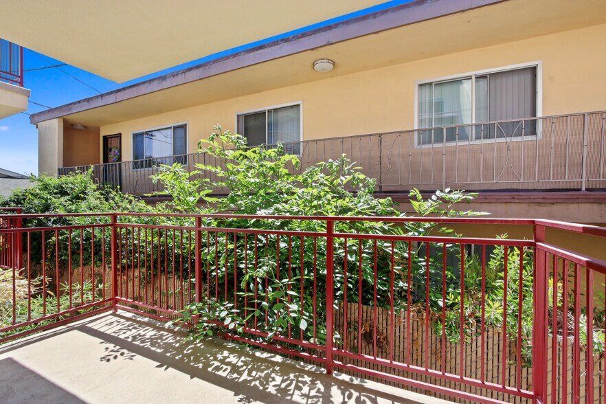 More Photos Of 3320 Redondo Beach Blvd, Torrance Apartments For Sale