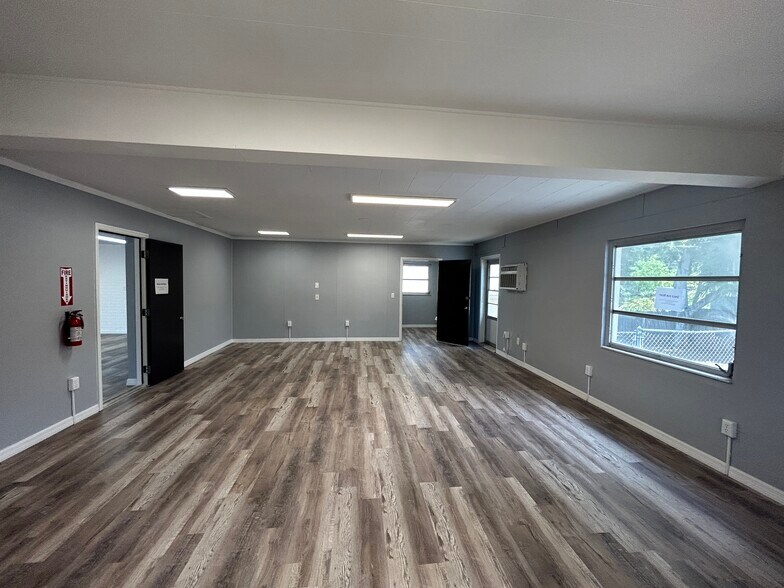 More Photos Of 6703 Massachusetts Ave, New Port Richey Showroom For Sale