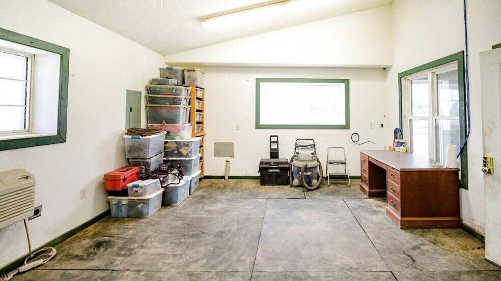 More Photos Of 352 MO-245, Dadeville Horse Stables For Sale