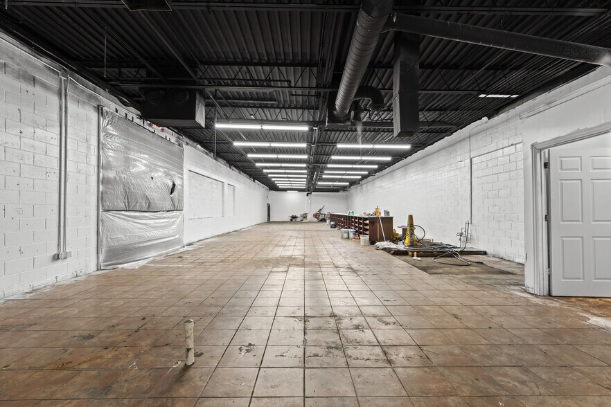 More Photos Of 192 S Main St, Mount Clemens Freestanding For Sale