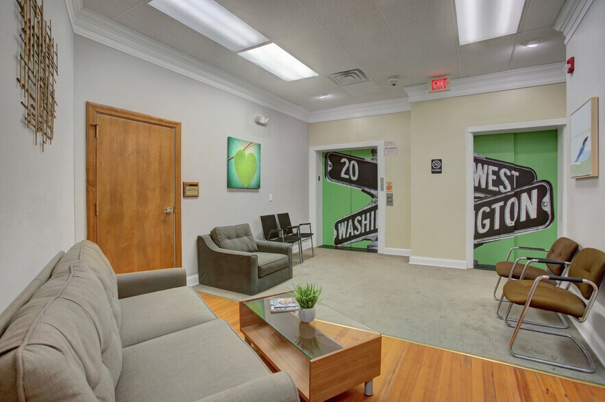 More Photos Of 18-20 W Washington St, Hagerstown Office For Lease