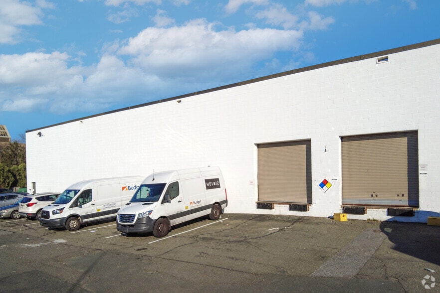 More Photos Of 2824-2830 Dorr Ave, Fairfax Warehouse For Lease