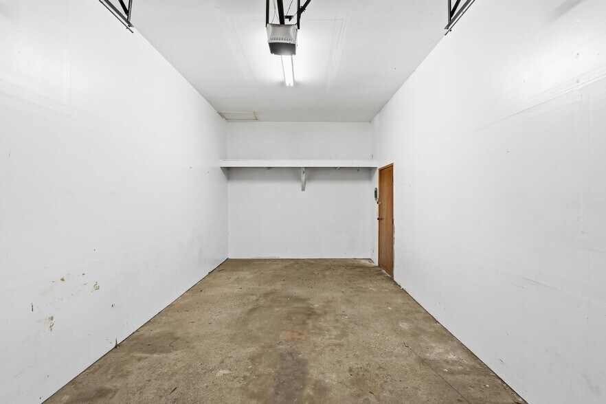 More Photos Of 143 Oregon #B st, Ripon Flex For Lease