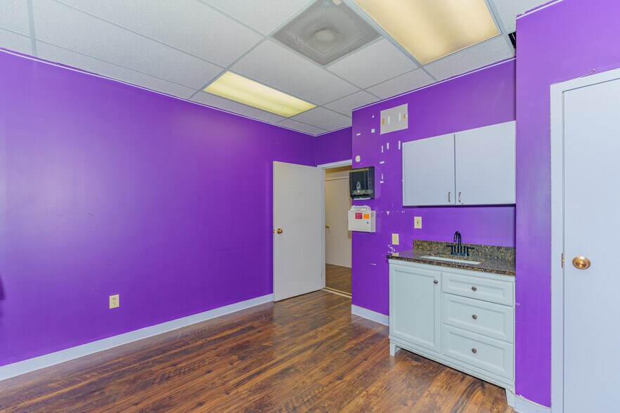 More Photos Of 961-963 State Route 146, Clifton Park Medical For Lease