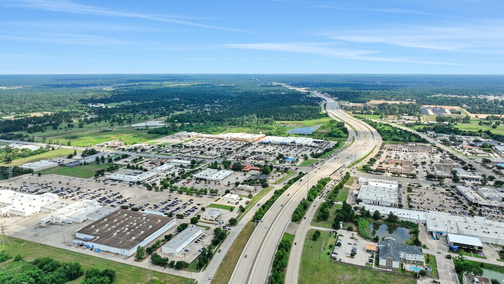 More Photos Of 817 E Main St, Tomball Warehouse For Sale