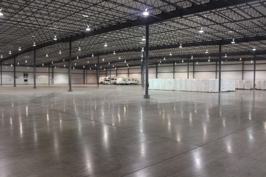 More Photos Of 715 East St, Grinnell Distribution For Lease