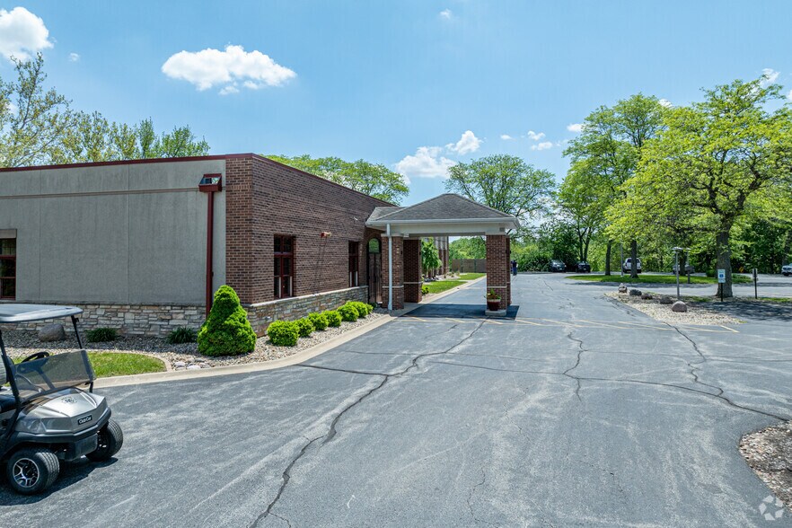 More Photos Of 310 Country Club Dr, Pekin Golf Course Driving Range For Sale