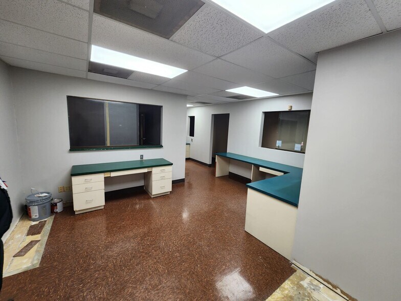 More Photos Of 15055 East Fwy, Channelview Medical For Lease