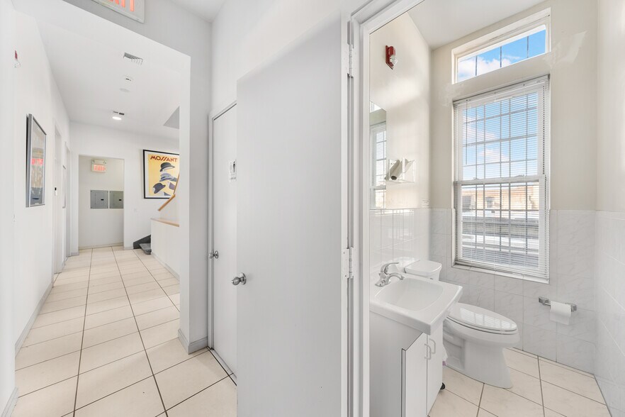 More Photos Of 4407-4411 Park Ave, Union City Loft Creative Space For Sale