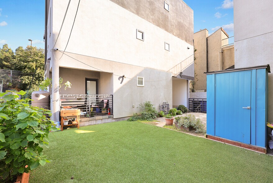 More Photos Of 146 Rosemont Ave, Los Angeles Apartments For Sale