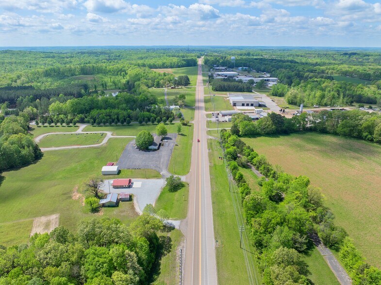 More Photos Of 2598 Tennessee Ave N, Parsons Storefront For Sale