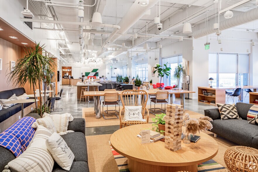 More Photos Of 1155 Perimeter Ctr W, Atlanta Coworking Space