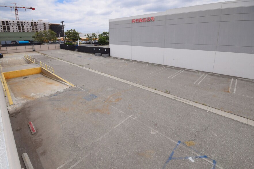More Photos Of 1440 N Spring St, Los Angeles Warehouse For Lease
