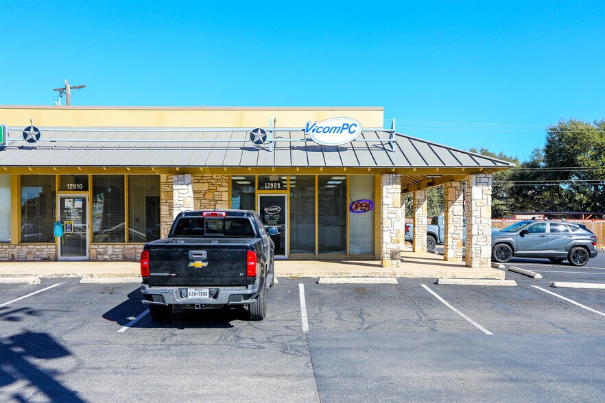 More Photos Of 12908-12932 Bandera Rd, Helotes General Retail For Sale