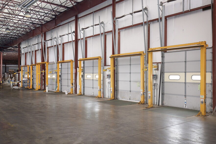 More Photos Of 2530 Thomas Ave, Jeannette Warehouse For Lease