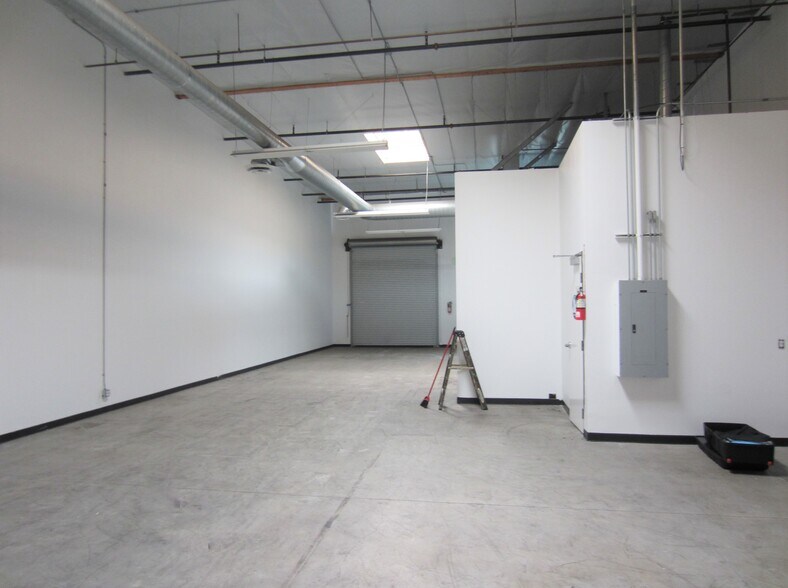 More Photos Of 5881 Obispo Ave, Long Beach Flex For Lease