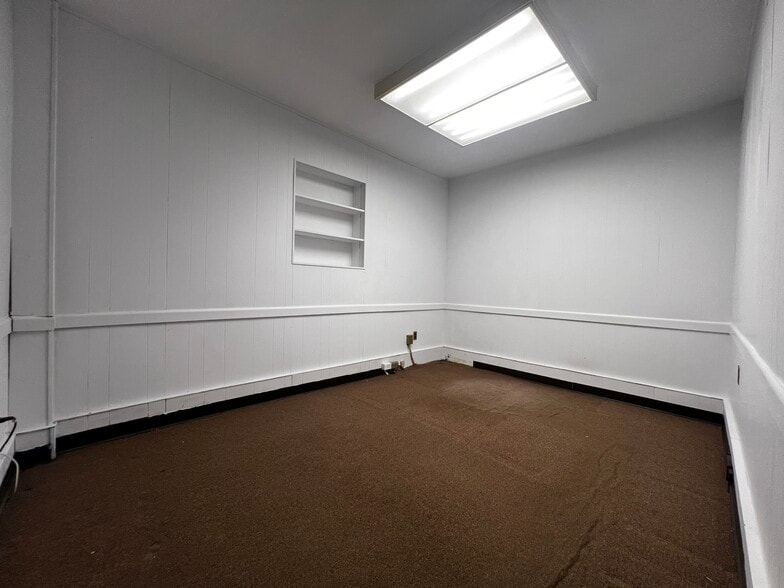 More Photos Of 37 E Main St, Oyster Bay Office Residential For Lease