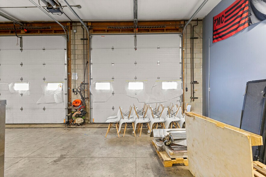 More Photos Of 26289 W Eight Mile Rd, Redford Township Manufacturing For Lease